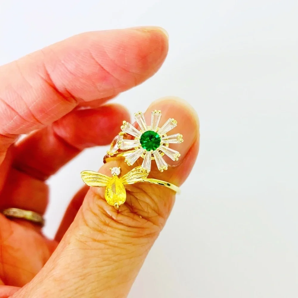 Fancy Fidget Spinner Rotating Daisy & Bee Crystal Yellow Gold Ring Adjustable OS - Picture 6 of 7